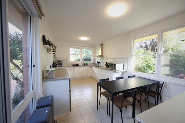 Mount Waverley - Photo 1