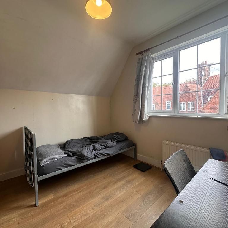 Fitzneal Street, London, W12 0BA - Photo 1