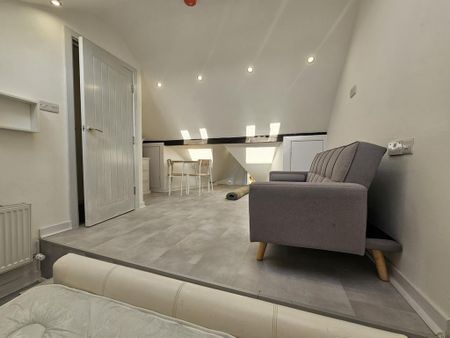 4 bedroom flat to rent - Photo 3