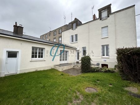 Location Maison 7 pièces 197m² ANCENIS 44150 - Photo 2