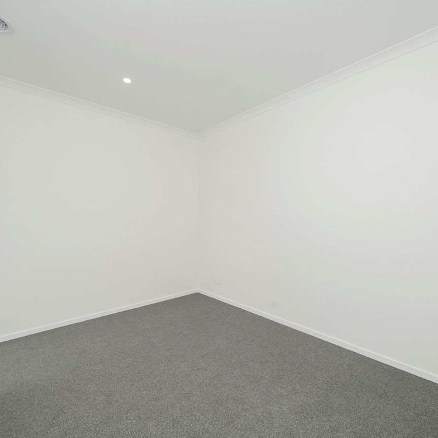 Nothing to do just move in! - Photo 1