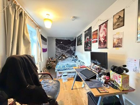 4 bedroom end of terrace house to rent - Photo 3