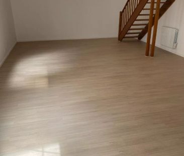 A LOUER APPARTEMENT EN DUPLEX DEUX CHAMBRES A ST QUENTIN 02100 - Photo 2