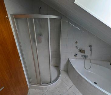 Helle 4 Zimmerwohnung mit Balkon und Ausblick - Photo 3