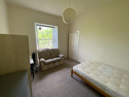 3 bedroom flat to rent - Photo 2