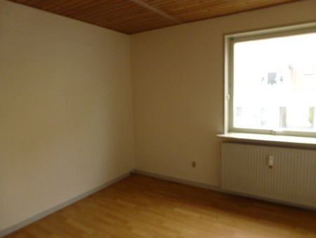 Stor, 4-VÆRELSES LEJLIGHED I FREDERIKSHAVN - Photo 3