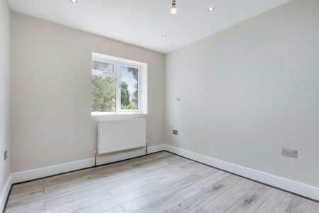 3 Bed Flat, St. Dunstans Avenue, W3 - Photo 2