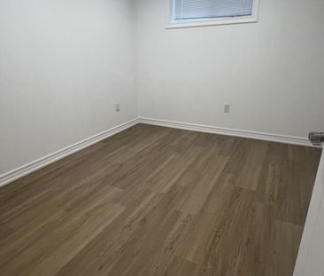 For Lease - 138 Armitage Drive, Newmarket, Ontario - Photo 5