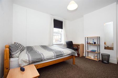 4 bedroom property to rent - Photo 4