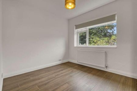 Claire Court, West Finchley, N12 - Photo 2