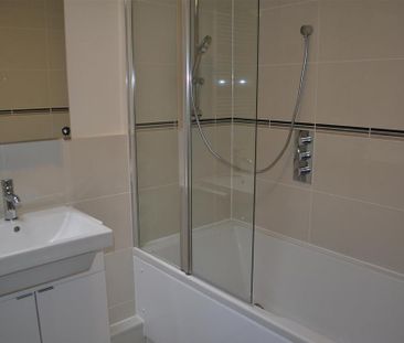 2 bedroom character property to rent - Photo 5