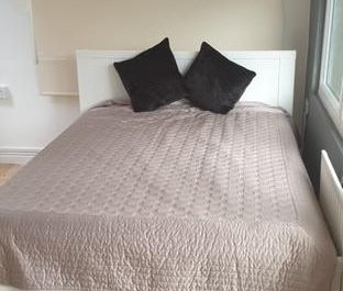 4 bedroom end of terrace house to rent - Photo 2