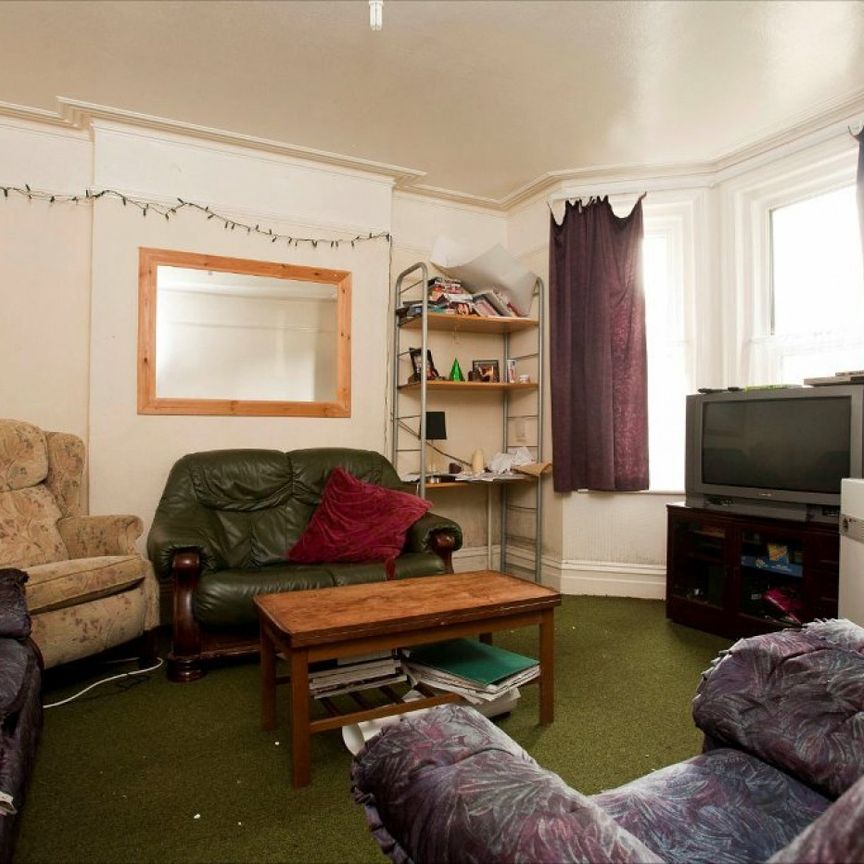 7 BED Student House - Osborne Road - Photo 1