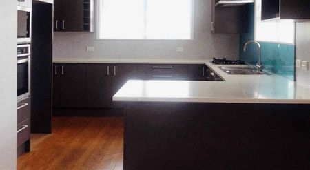 Large Family Home! - Photo 4