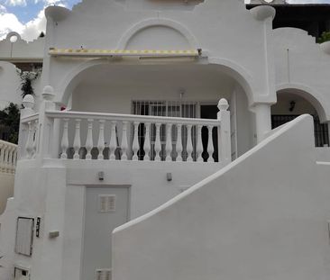 Alquiler de chalet adosado en Avenida Aljaima, 23 - Photo 1