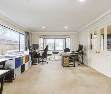Spacious 4BR Rosehill Retreat with AC & BBQ - Photo 3