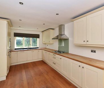 4 bedroom detached house to rent - Photo 6