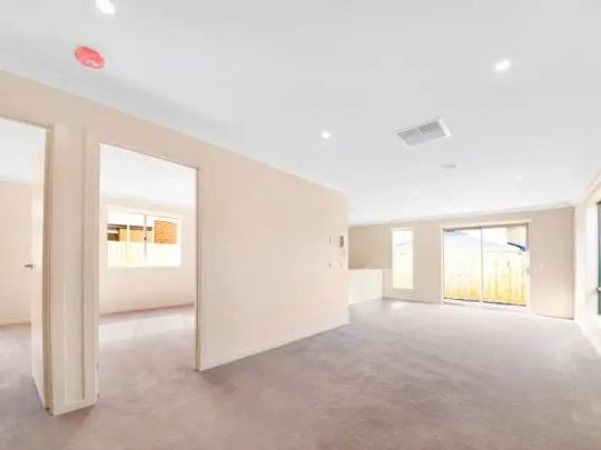 “🏡 4-Bedroom house in Mernda” - Photo 1