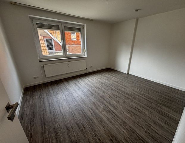 Schicke 2,5-Zimmer-Wohnung mit Loggia und Grünblick in der Altstadt von Nienburg - Photo 1