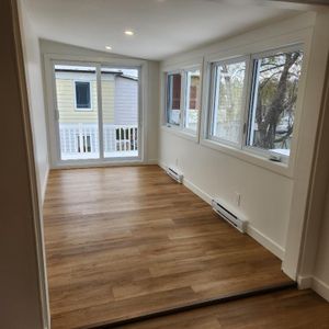 5 1/2 à Laval, rénové avec cours - Photo 2