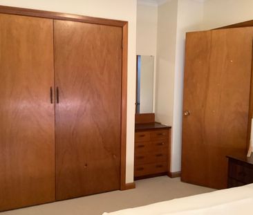 NEAT TWO BEDROOM UNIT! - Photo 2