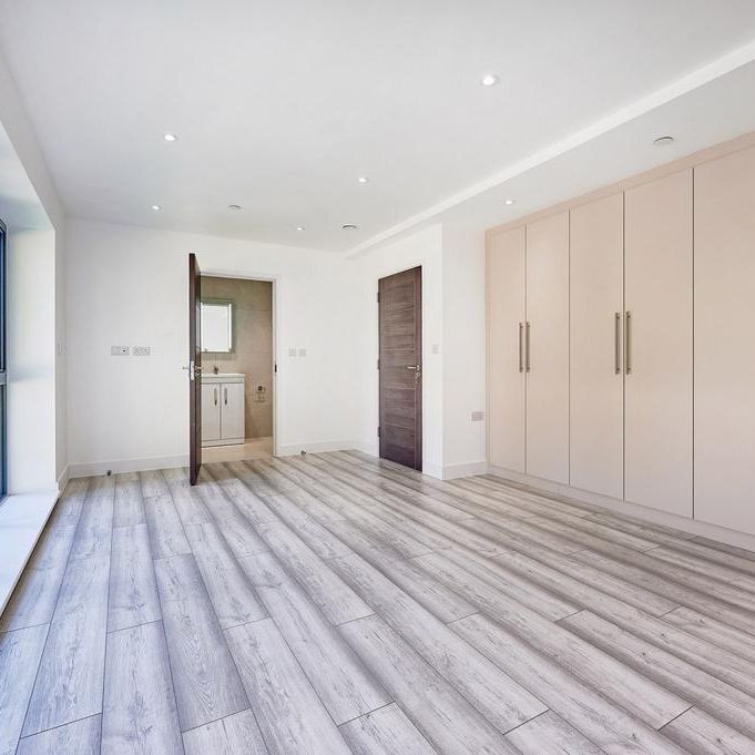 5 bedroom end of terrace house to rent - Photo 1