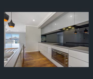 Spacious 4-Bedroom Family Home in Lakes Estate - Photo 2