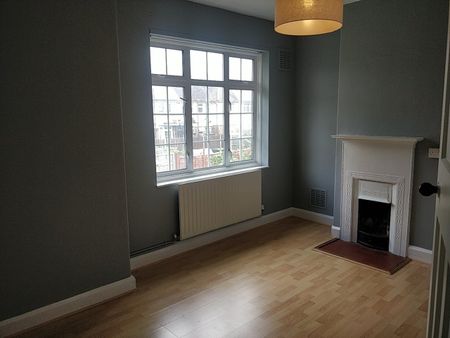 3 Bed Maisonette, Fieldview, SW18 - Photo 4