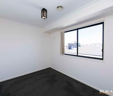 Two storey townhouse 1km to Gungahlin Town Centre - Photo 1