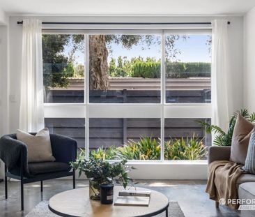 Boutique Beauty in a Blue-Chip Locale - Photo 3