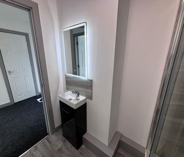 NEWLY REFURBISHED 1 BED APARTMENT - LEEDS - Photo 6