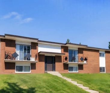 NEWLY RENOVATED! | 1 BED/1 BATH LOWER UNIT ACROSS FROM GOLF COURSE ... - Photo 1