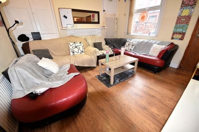 7 bedroom House in Hyde Park, Leeds - Photo 3