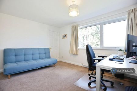 4 bedroom detached house to rent - Photo 2