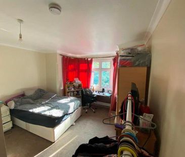 6 bedroom house to rent - Photo 2