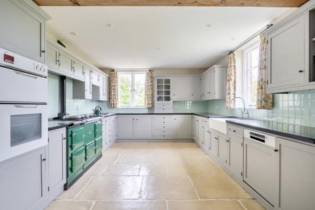 6 bedroom detached house to rent - Photo 3