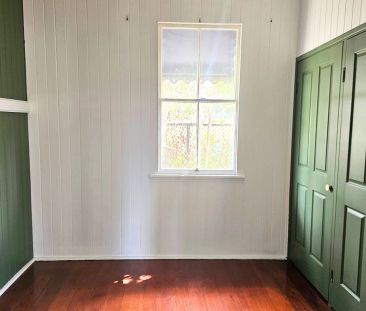 Spacious Dual-Level Family Home with 6 Bedrooms – Newly Renovated D... - Photo 3