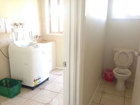 Flora Hill - Photo 2