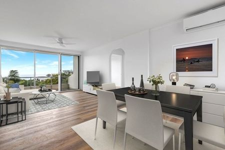 Brand new fully renovated 3 Bed, 2 Bath 2 Balcony 2 LUG apartment with ocean views - Photo 3