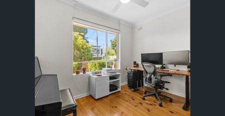 Fully Renovated, Private Unit For Garden Enthusiasts! - Photo 2