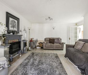 5 bedroom detached house to rent - Photo 3