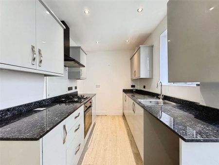 3 bedroom terraced house to rent - Photo 5