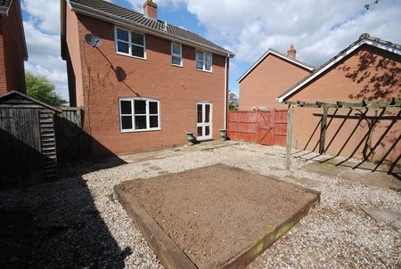 3 bedroom detached house to rent - Photo 3