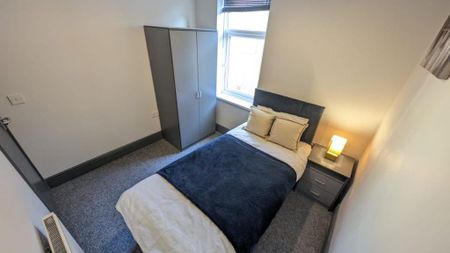 1 bedroom in a house share to rent - Photo 2