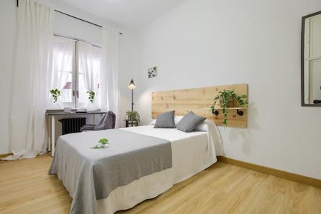 Plaza de Manuel Becerra, Madrid, Community of Madrid 28028 - Photo 2