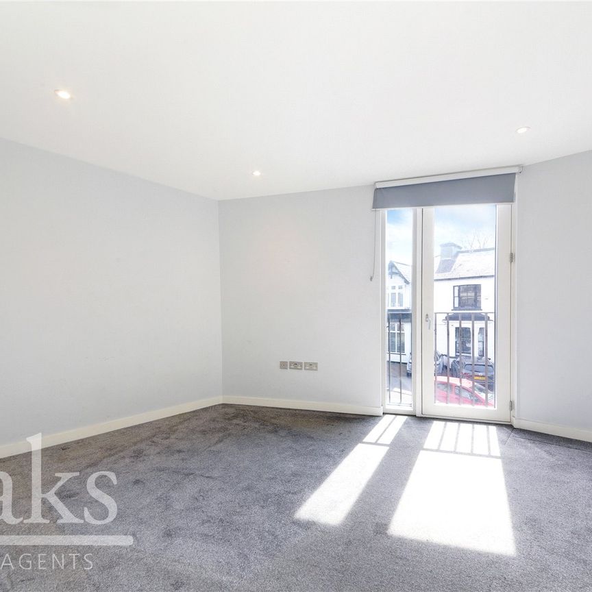 Blunt Road, South Croydon, Surrey - Photo 1