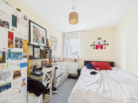 4 bedroom flat to rent - Photo 3