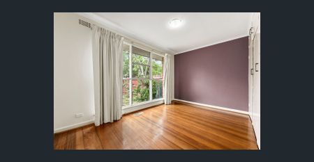 FAMILY HOME, CENRAL LOCATION, LOW MAINTENCE - Photo 4