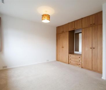 4 bedroom end of terrace house to rent - Photo 5