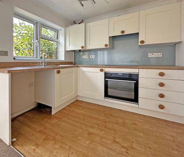 2 bedroom Two Bedroom Terrace House to rent - Photo 5